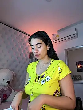 Snapshot of ZarahEvans chatting on 02-14-25, 07:44 ZarahEvans online show from 02-14-25, 07:44