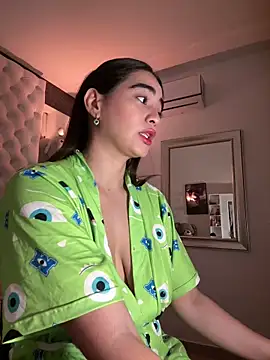 Snapshot of ZarahEvans chatting on 02-15-25, 08:34 ZarahEvans online show from 02-15-25, 08:34