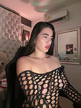 Snapshot of ZarahEvans chatting on 10-28-25, 07:24 ZarahEvans online show from 10-28-25, 07:24