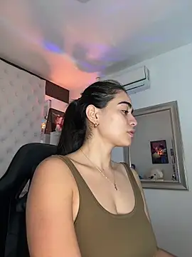 Snapshot of ZarahEvans chatting on 10-16-25, 04:15 ZarahEvans online show from 10-16-25, 04:15