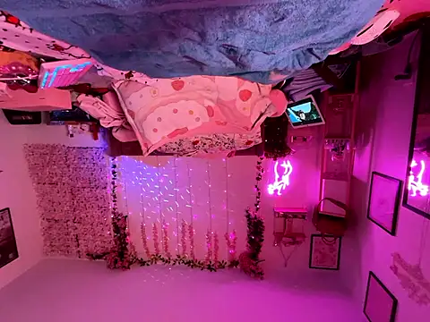 Snapshot of VixenCapri chatting on 02-11-26, 09:42 VixenCapri online show from 02-11-26, 09:42