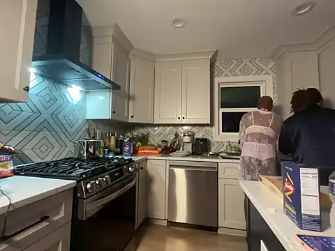 VixenCapri online show from 04-12-26, 02:59