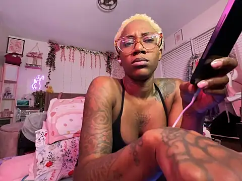 Snapshot of VixenCapri chatting on 02-04-26, 12:38 VixenCapri online show from 02-04-26, 12:38