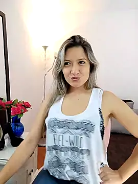 Snapshot of valeriahunter1 chatting on 10-15-25, 07:33 valeriahunter1 online show from 10-15-25, 07:33