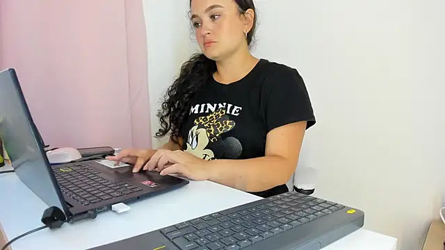 kattypinkk online show from 02-07-26, 10:07