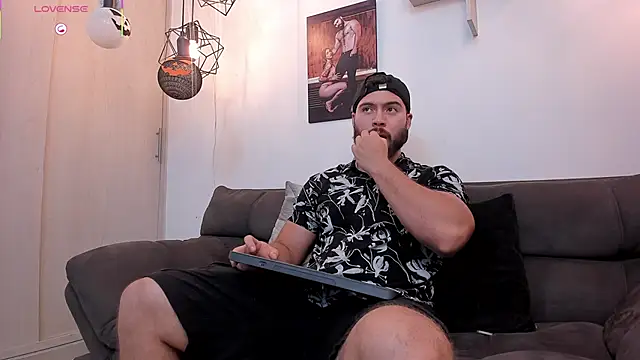 SebastianVilla  online show from 10-08-25, 10:43