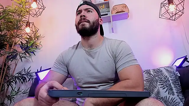 SebastianVilla  online show from 06-24-26, 11:02