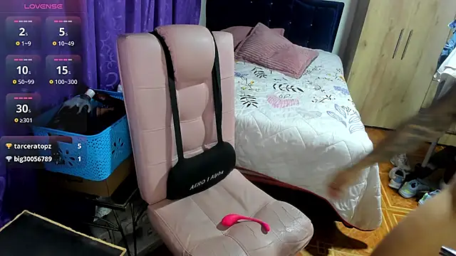 Snapshot of Kenia_oz chatting on 09-29-25, 02:40 Kenia oz online show from 09-29-25, 02:40