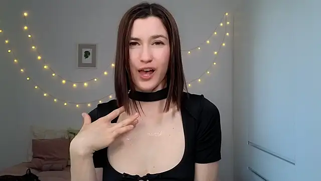 Snapshot of AliciaNewell chatting on 06-08-26, 12:06 AliciaNewell online show from 06-08-26, 12:06