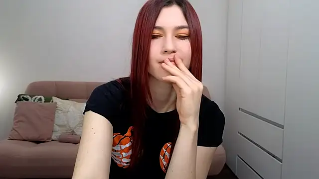 AliciaNewell online show from 10-30-25, 06:01