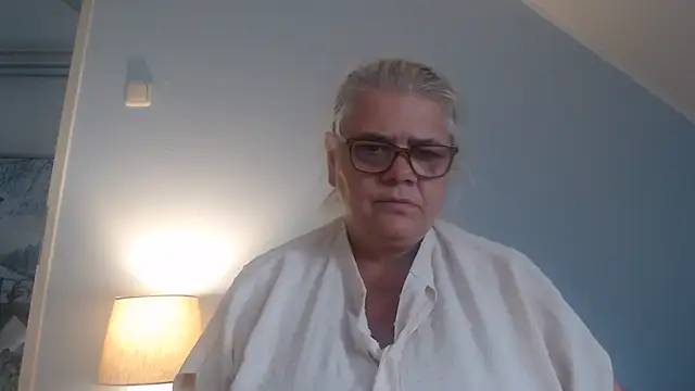 Snapshot of hotladymoon chatting on 07-25-26, 02:34 hotladymoon online show from 07-25-26, 02:34