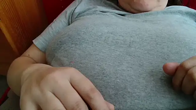 Snapshot of Lucinka1 chatting on 03-20-26, 02:18 Lucinka1 online show from 03-20-26, 02:18