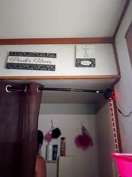 sweetkitty111 online show from 10-24-25, 05:45