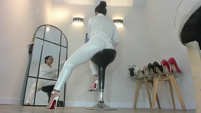 solsmithxx online show from 03-04-26, 07:32