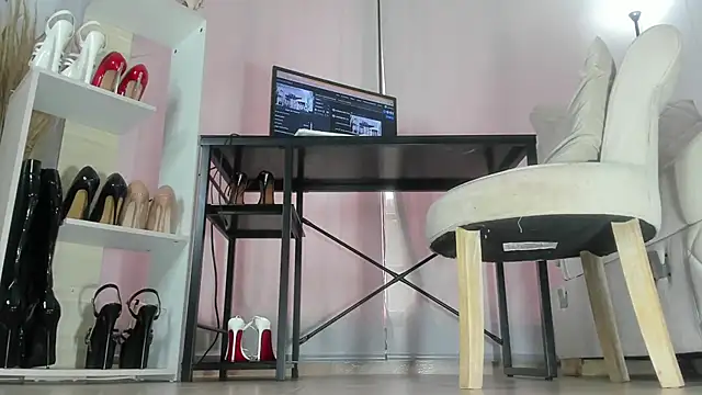 solsmithxx online show from 12-02-25, 07:48