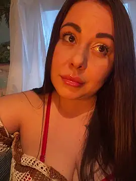 Snapshot of DaisyStreet chatting on 04-20-26, 04:30 DaisyStreet online show from 04-20-26, 04:30