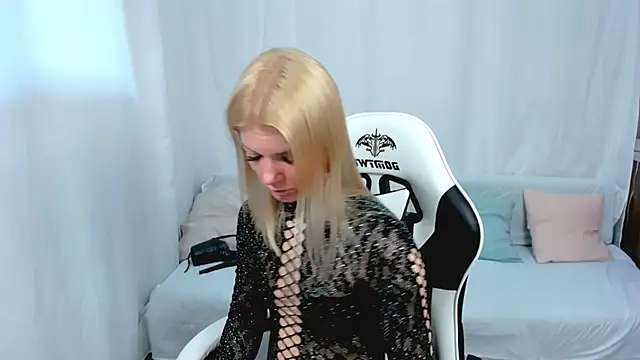 Snapshot of Lily_Daviss chatting on 04-20-26, 02:25 Lily Daviss online show from 04-20-26, 02:25