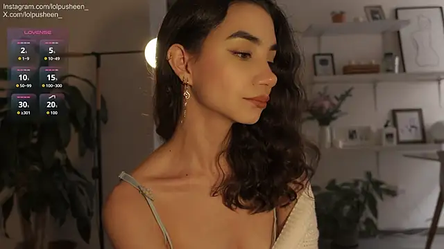 Snapshot of JulietteDee chatting on 02-18-26, 09:11 JulietteDee online show from 02-18-26, 09:11