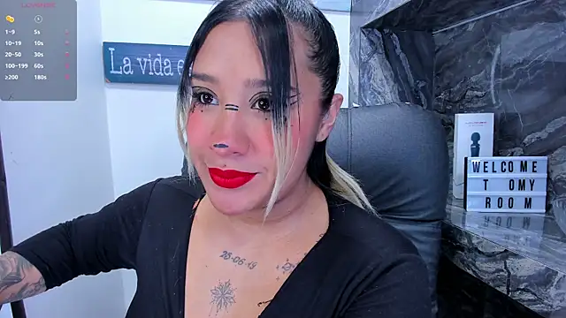 miss danika online show from 04-11-26, 11:03