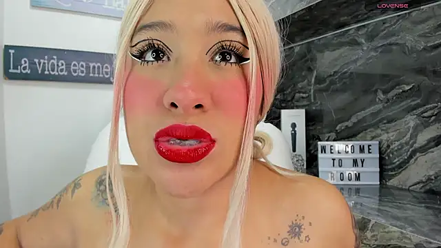 miss danika online show from 11-15-25, 11:03