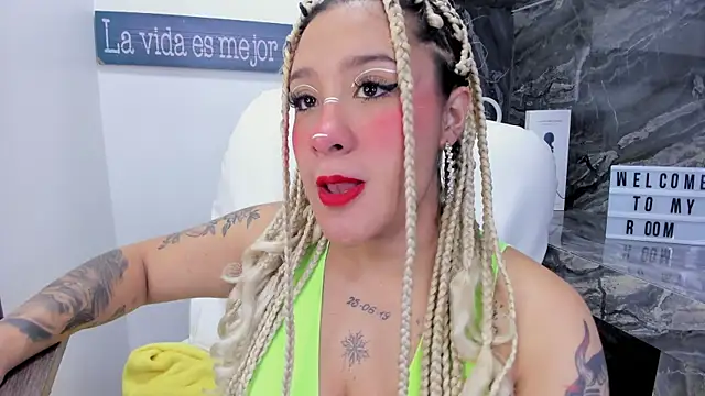 miss danika online show from 12-18-25, 11:03