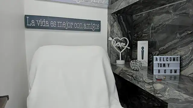 Snapshot of miss_danika chatting on 09-29-25, 11:05 miss danika online show from 09-29-25, 11:05