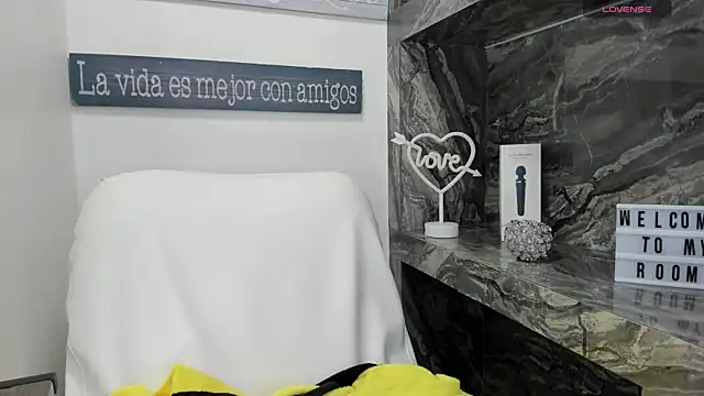 miss danika online show from 11-18-25, 11:02