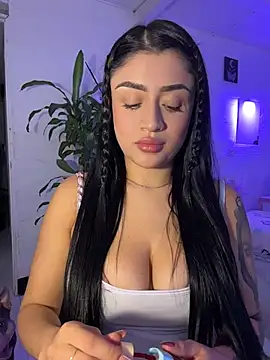 lucianaroy online show from 12-16-25, 01:54