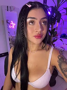 lucianaroy online show from 11-18-25, 04:49