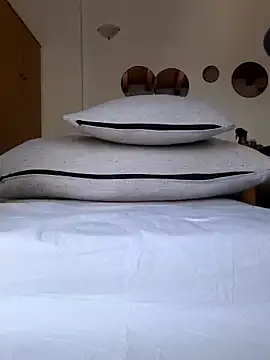 lupita84 online show from 04-11-26, 10:19