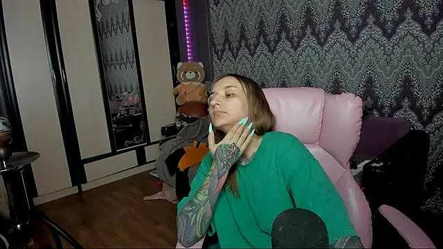 Snapshot of AlexRacc00n chatting on 12-02-24, 03:21 AlexRacc00n online show from 12-02-24, 03:21