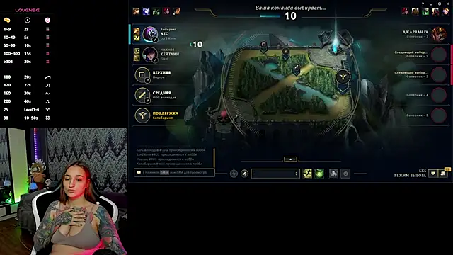 Snapshot of AlexRacc00n chatting on 10-14-25, 04:18 AlexRacc00n online show from 10-14-25, 04:18