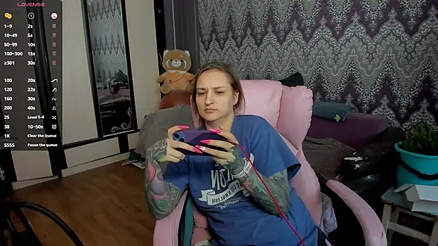 Snapshot of AlexRacc00n chatting on 01-21-25, 06:00 AlexRacc00n online show from 01-21-25, 06:00