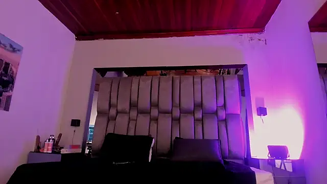 Snapshot of NikkySmiith chatting on 05-11-26, 02:45 NikkySmiith online show from 05-11-26, 02:45