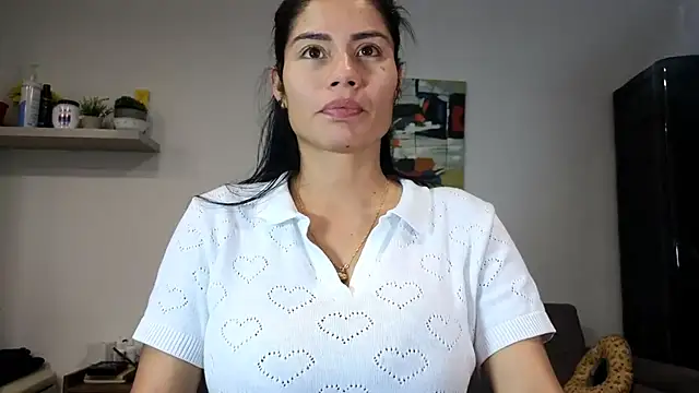 Snapshot of Alondra_fetish chatting on 05-07-26, 03:11 Alondra fetish online show from 05-07-26, 03:11