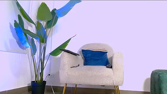 Snapshot of Sara_ow chatting on 05-21-26, 07:22 Sara ow online show from 05-21-26, 07:22
