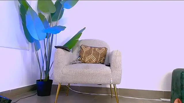 Snapshot of Sara_ow chatting on 05-16-26, 07:35 Sara ow online show from 05-16-26, 07:35