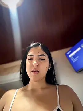 Snapshot of MarianaBenz chatting on 04-25-26, 12:13 MarianaBenz online show from 04-25-26, 12:13