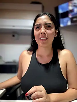 Snapshot of MarianaBenz chatting on 04-14-26, 12:04 MarianaBenz online show from 04-14-26, 12:04