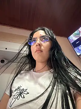 MarianaBenz online show from 10-26-25, 09:15