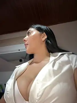 Snapshot of MarianaBenz chatting on 04-07-26, 12:12 MarianaBenz online show from 04-07-26, 12:12