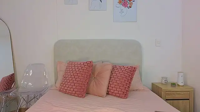 KristennBlue online show from 12-20-25, 10:18