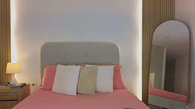 Snapshot of KristennBlue chatting on 04-20-26, 01:13 KristennBlue online show from 04-20-26, 01:13