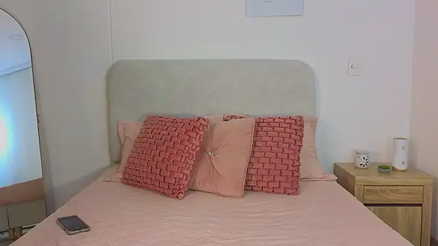 KristennBlue online show from 12-19-25, 11:34