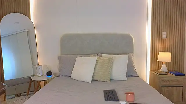 Snapshot of KristennBlue chatting on 04-24-26, 02:19 KristennBlue online show from 04-24-26, 02:19