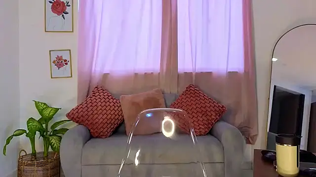 Snapshot of KristennBlue chatting on 03-21-25, 07:57 KristennBlue online show from 03-21-25, 07:57