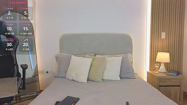 Snapshot of KristennBlue chatting on 05-20-26, 04:59 KristennBlue online show from 05-20-26, 04:59