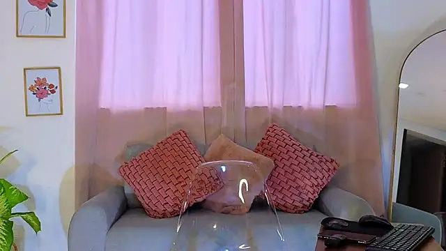 Snapshot of KristennBlue chatting on 03-04-25, 09:00 KristennBlue online show from 03-04-25, 09:00