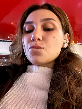 QuitieLia online show from 11-29-25, 08:25