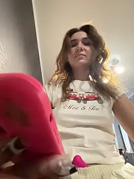 QuitieLia online show from 11-18-25, 08:17